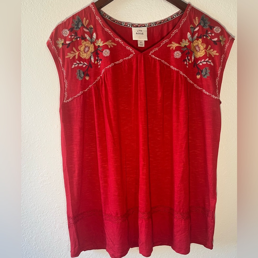 NWOT Knox Rose Floral Embroidered Blouse